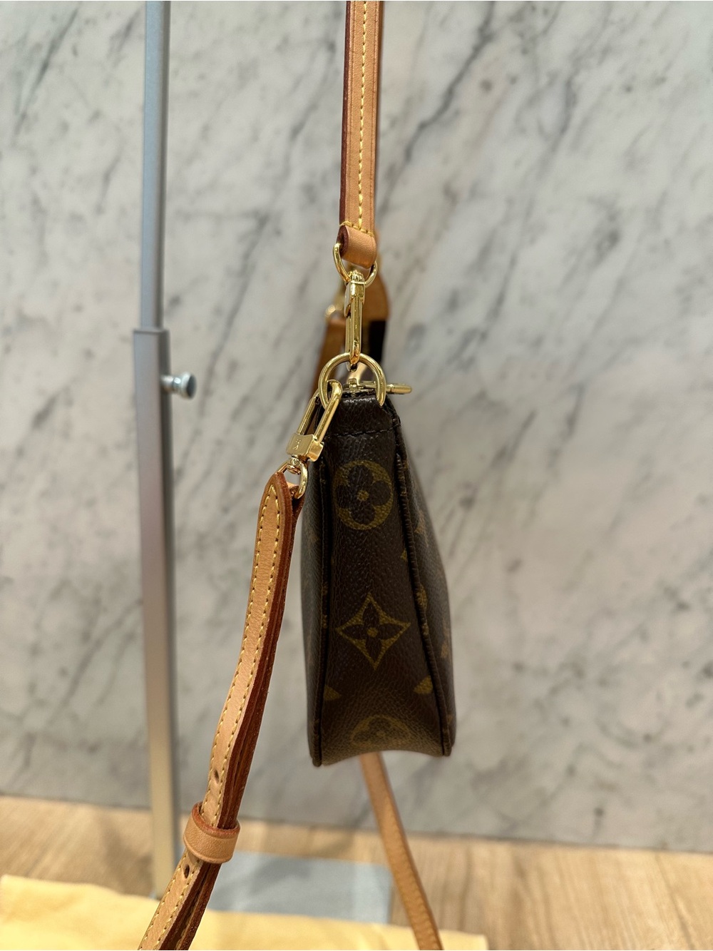 Louis Vuitton Monogram Pochette with additional Crossbody strap - Picture 4 of 16